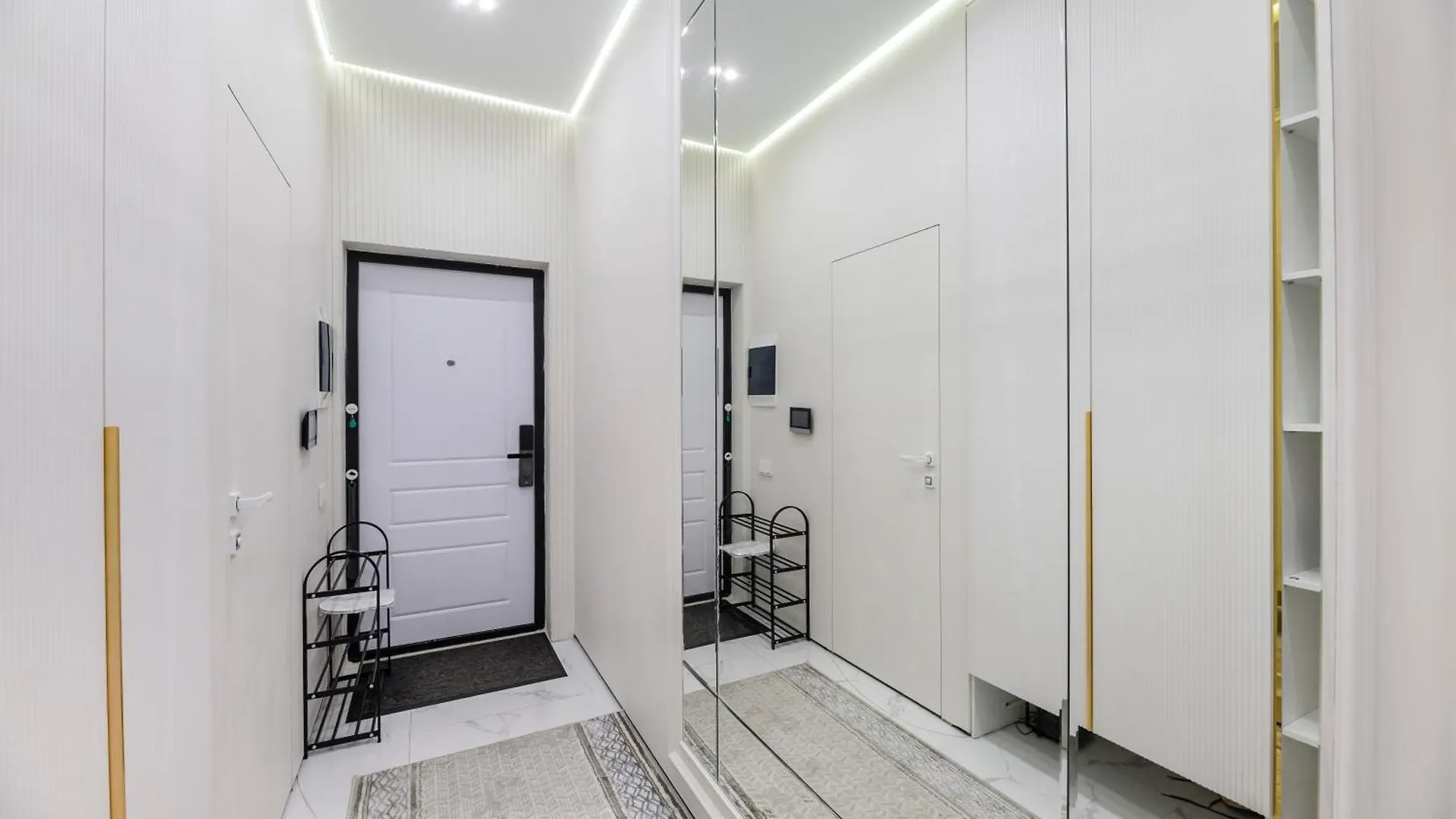 Гармония Пространства Рядом С Трц Mega На Розыбакиева Apartment Almaty