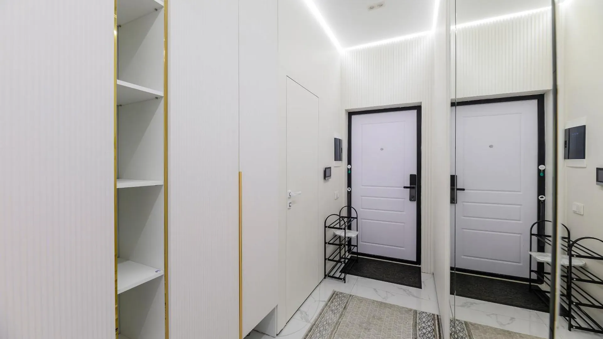 Гармония Пространства Рядом С Трц Mega На Розыбакиева Apartment Almaty 0*,